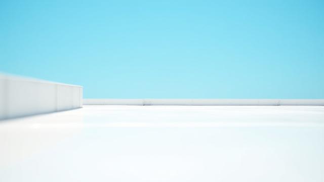 Superficie de un techo cubierta con un recubrimiento reflectante de infrarrojos bajo el sol, mostrando cómo se mantiene más fría.